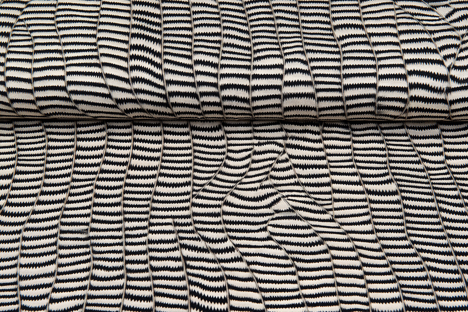 Viscose Tricot bedrukt panther-cat stripes zwart-beige