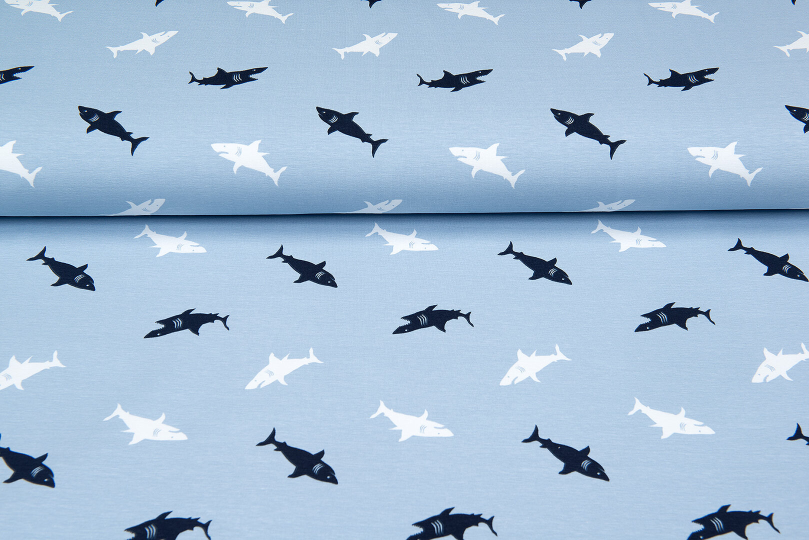 Katoenen Tricot bedrukt sharks blauw