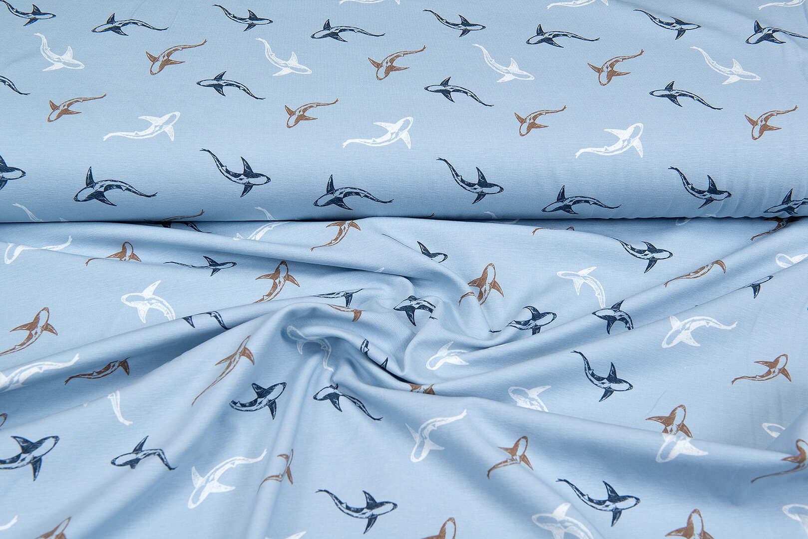 Katoenen Tricot bedrukt sharks baby blauw