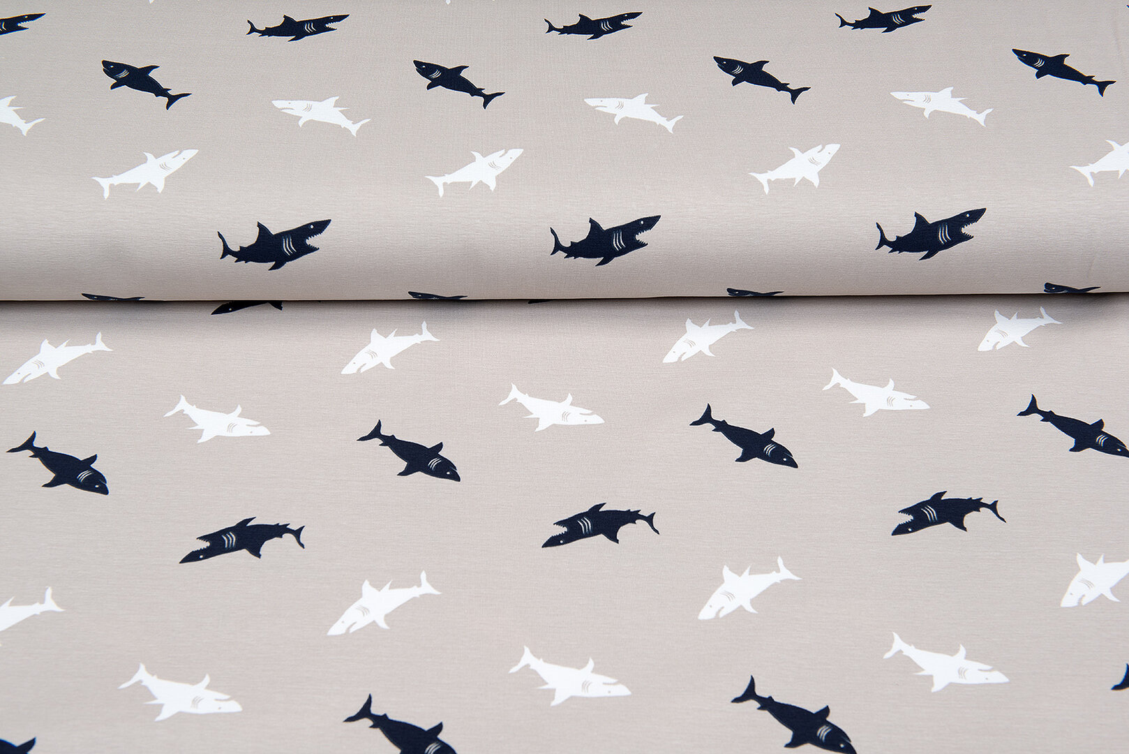 Katoenen Tricot bedrukt sharks zand-taupe