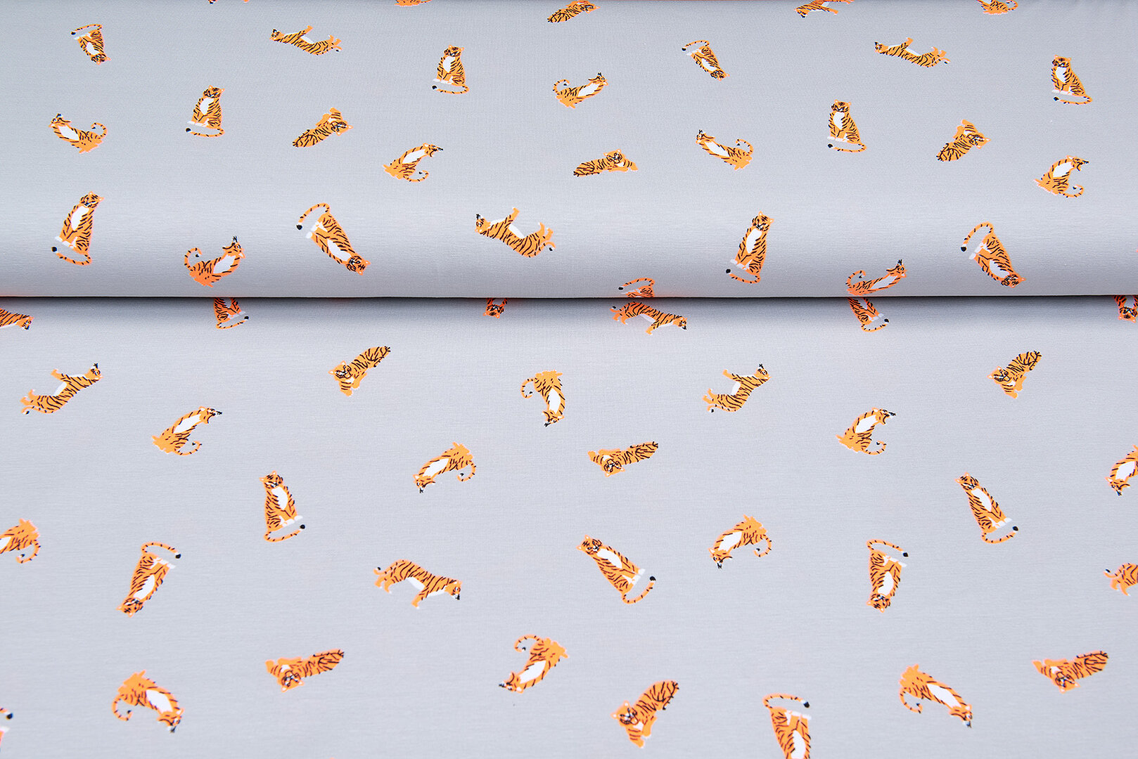 Katoenen Tricot bedrukt tigers zilvergrijs