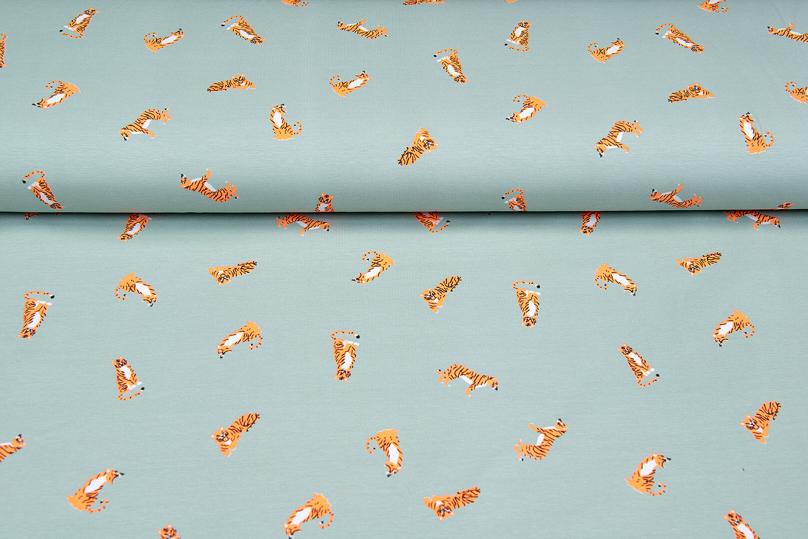 Katoenen Tricot bedrukt tigers pastel mint