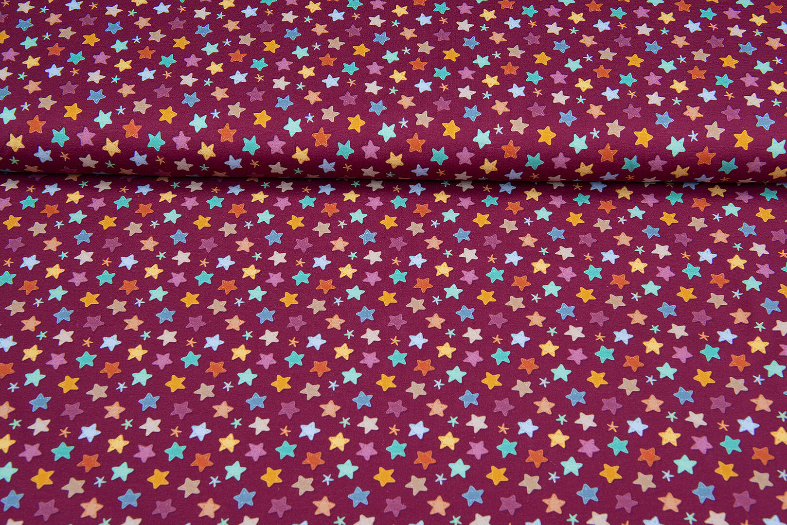 Katoenen Tricot bedrukt little stars bordeaux