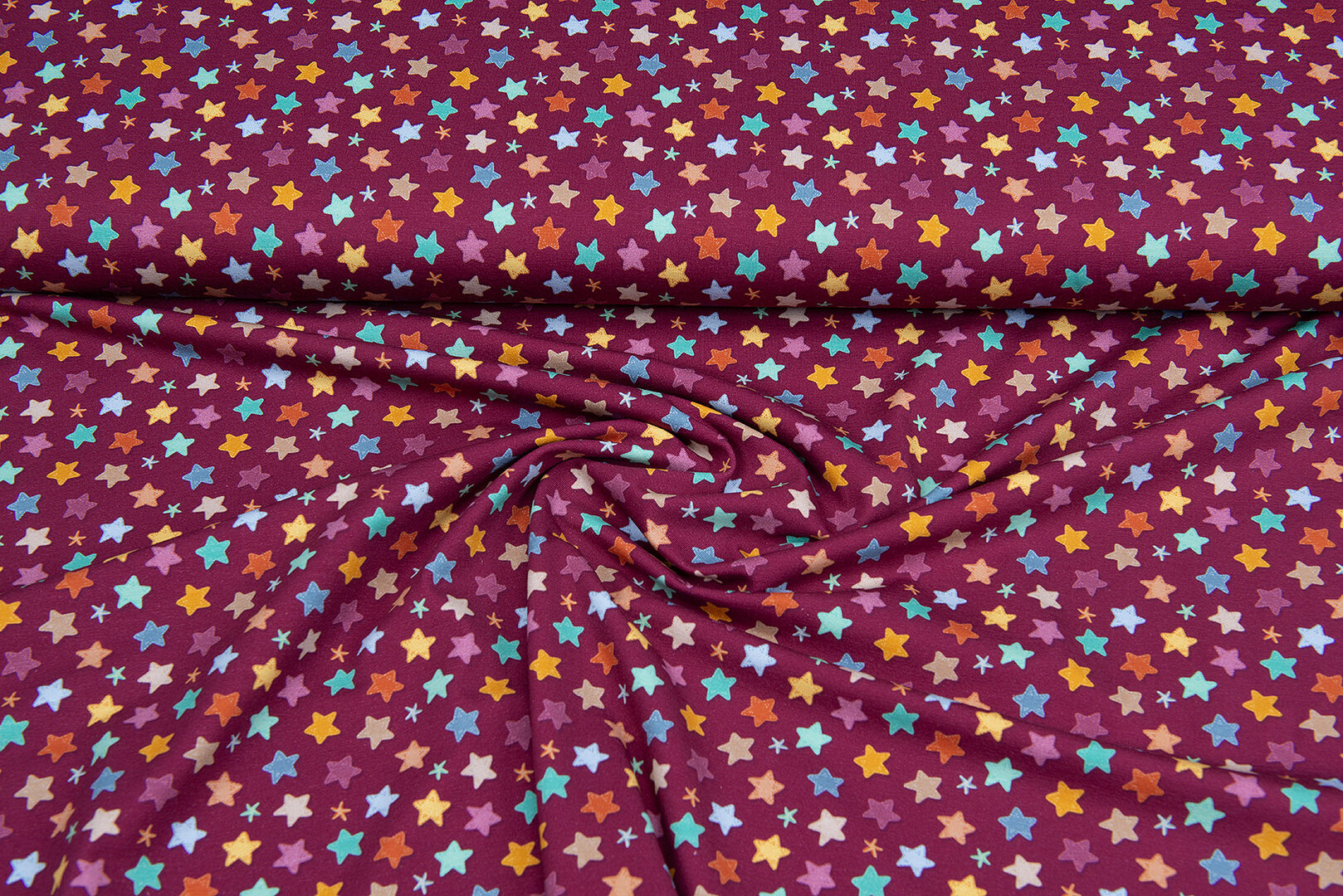 Katoenen Tricot bedrukt little stars bordeaux
