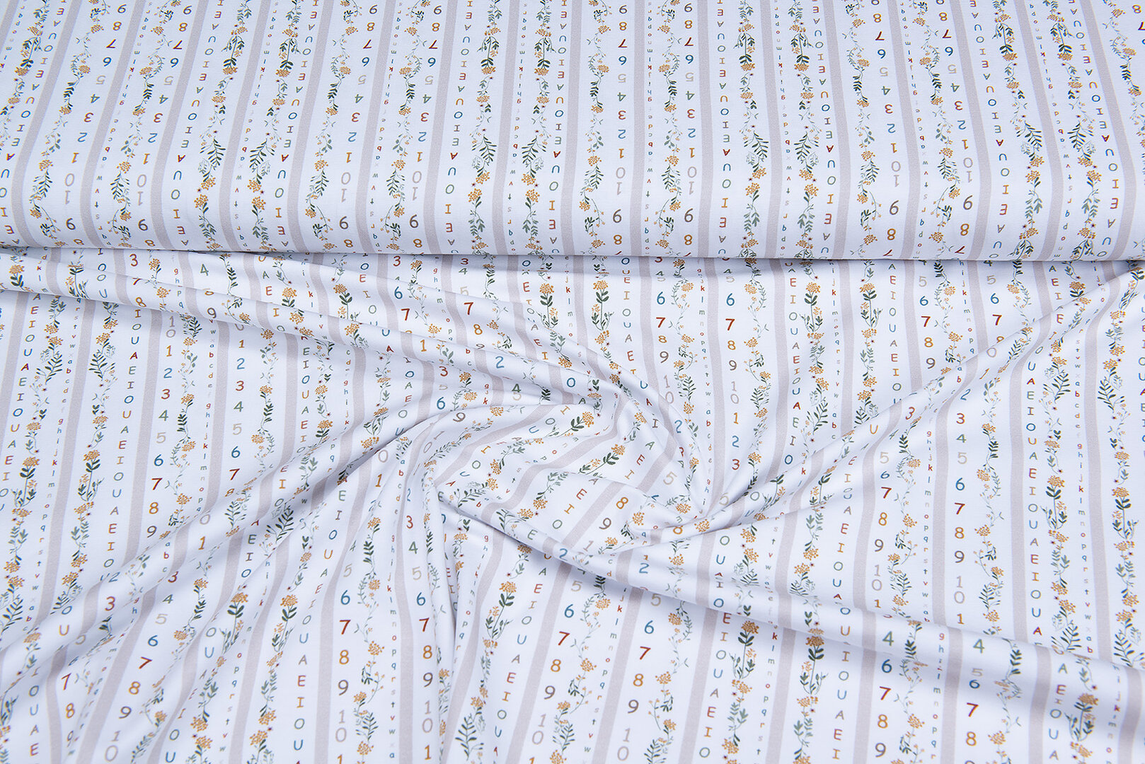 Katoenen Tricot bedrukt letter alphabet wit