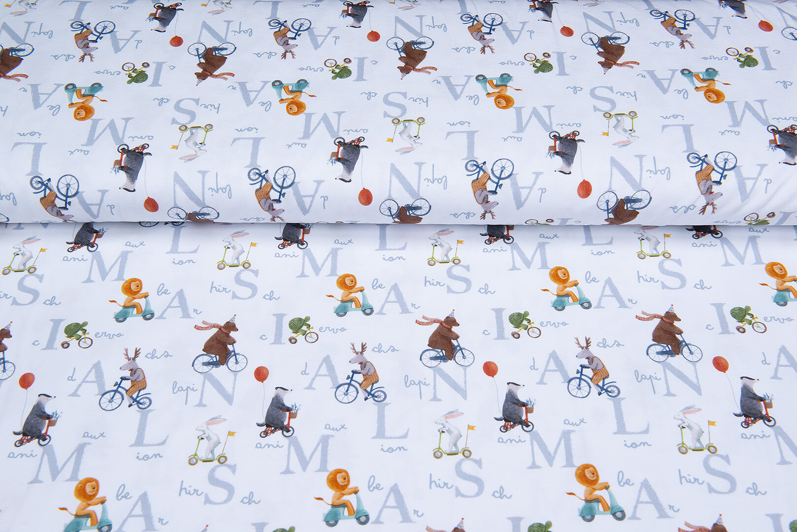 Katoenen Tricot bedrukt letter animals wit