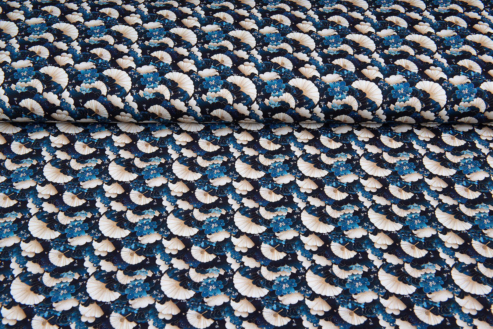 Katoenen Tricot bedrukt retro flowers blauw-beige
