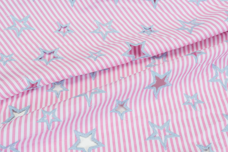 Katoen Poplin streep geborduurd ster JS364 roze-lichtgrijs