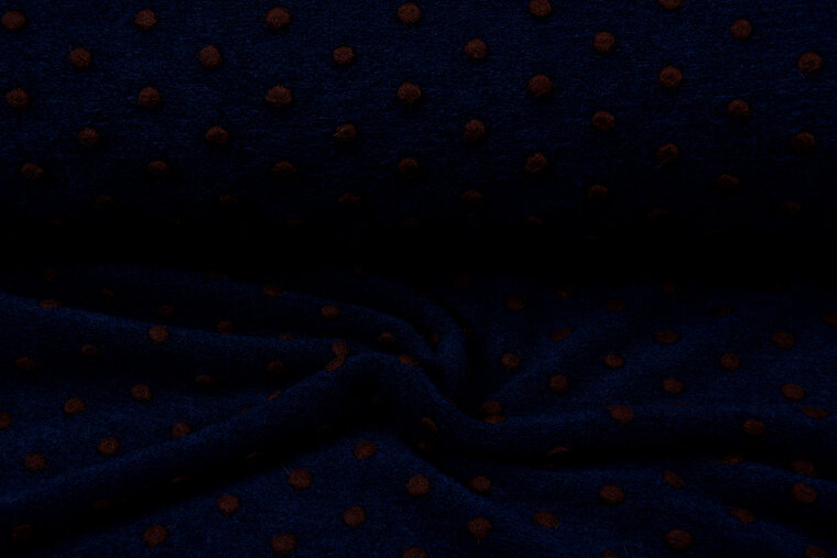 Boiled wool fluffy small dots blauw-bruin