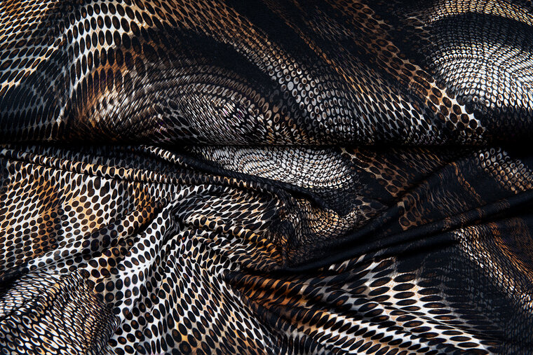 Katoenen Tricot bedrukt retro scales zwart-bruin