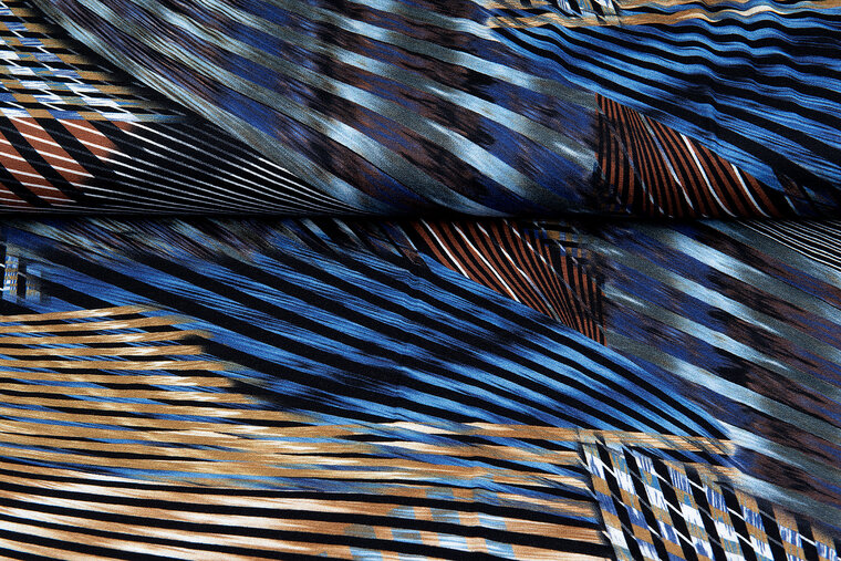 Katoenen Tricot bedrukt wild color blauw-zwart