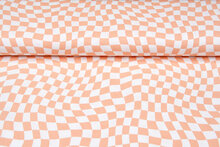 Katoenen Tricot bedrukt graphic squares zalmroze