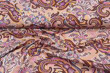 Viscose bedrukt bohemian paisley poplin stretch oudroze